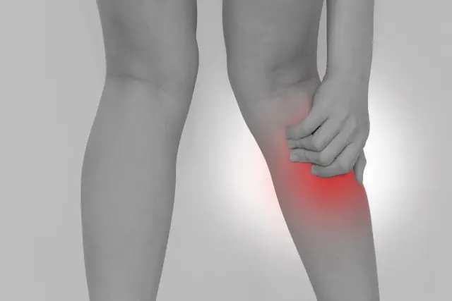 右ふくらはぎに痛みが起こっている時の写真